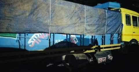 truck seized in Moglabazar: মোগলাবাজারে ভারতীয় চিনি ও ট্রাক জব্দ, চালক গ্রেপ্তার